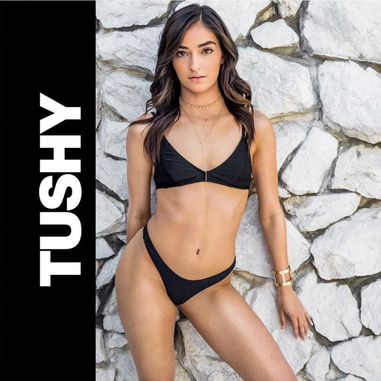 Female legs footfitish