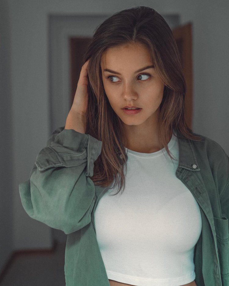 Olivia Kalpo in underwear