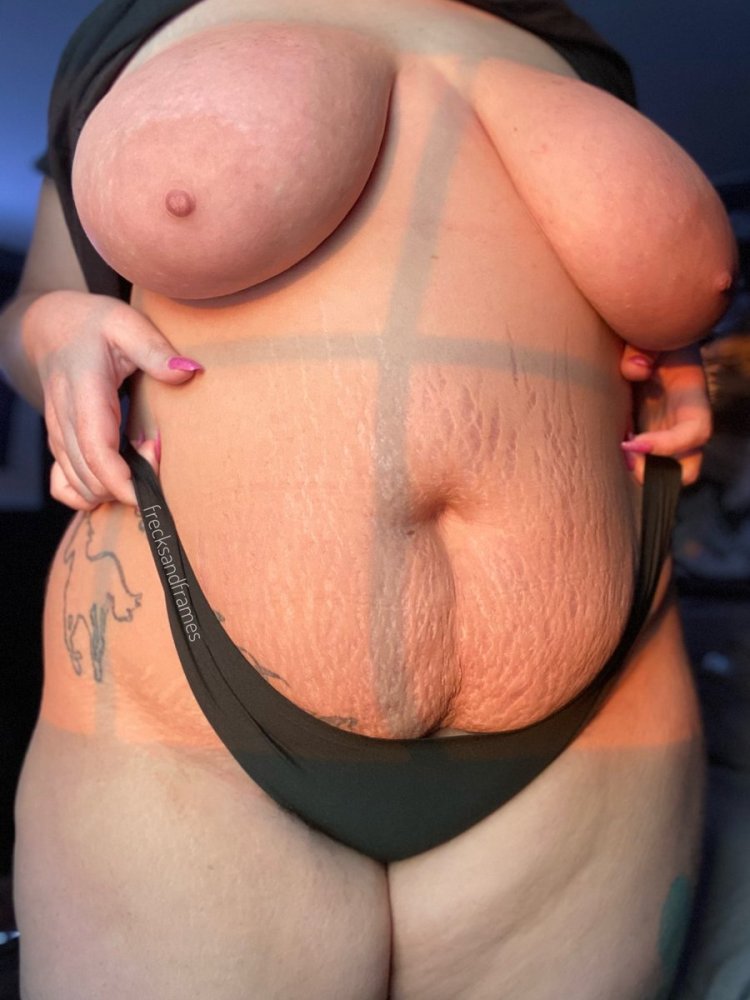 Mature Housewife with Saggy Tits and Stretch Marks