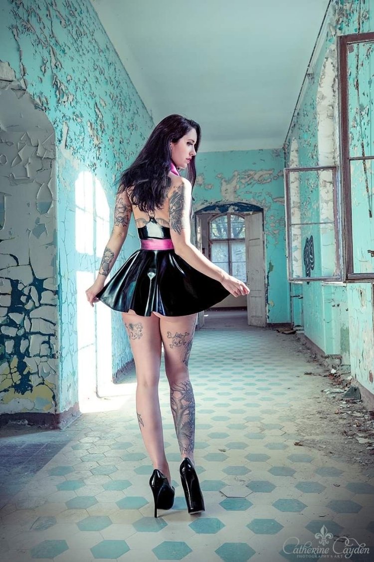 Short evening dress Feminization