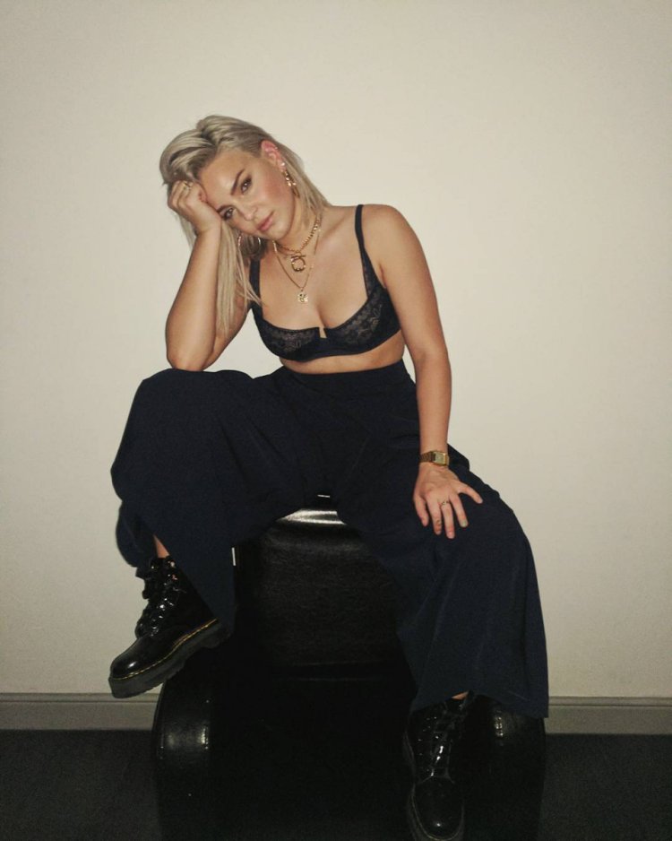 Michelle Williams Hot