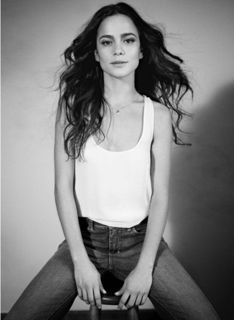 Dakota Sky porn actress