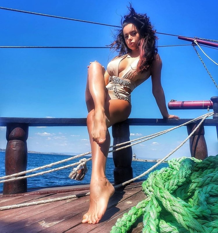 Nina Elle Pizza Party