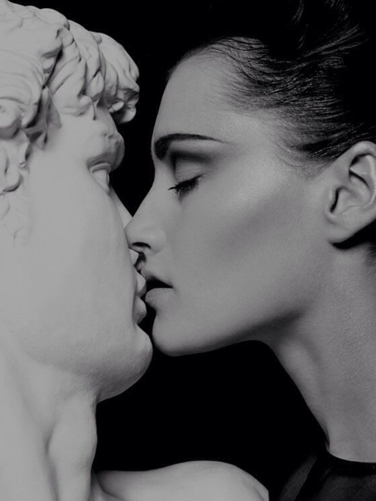 Passionate Kiss Lesbian