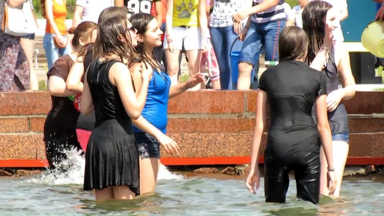 Tighting wet clothes