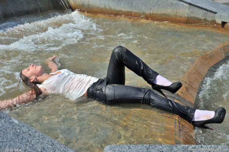 Wetlook with a phone on the rocks