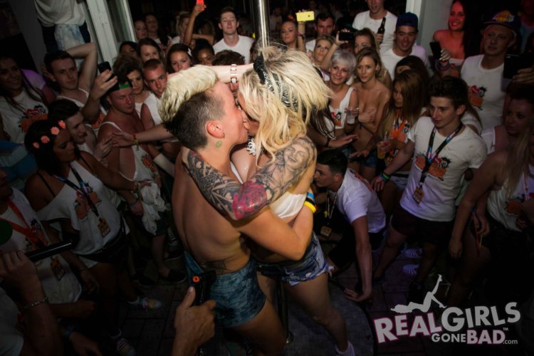 Bar Crawl Frolics 81