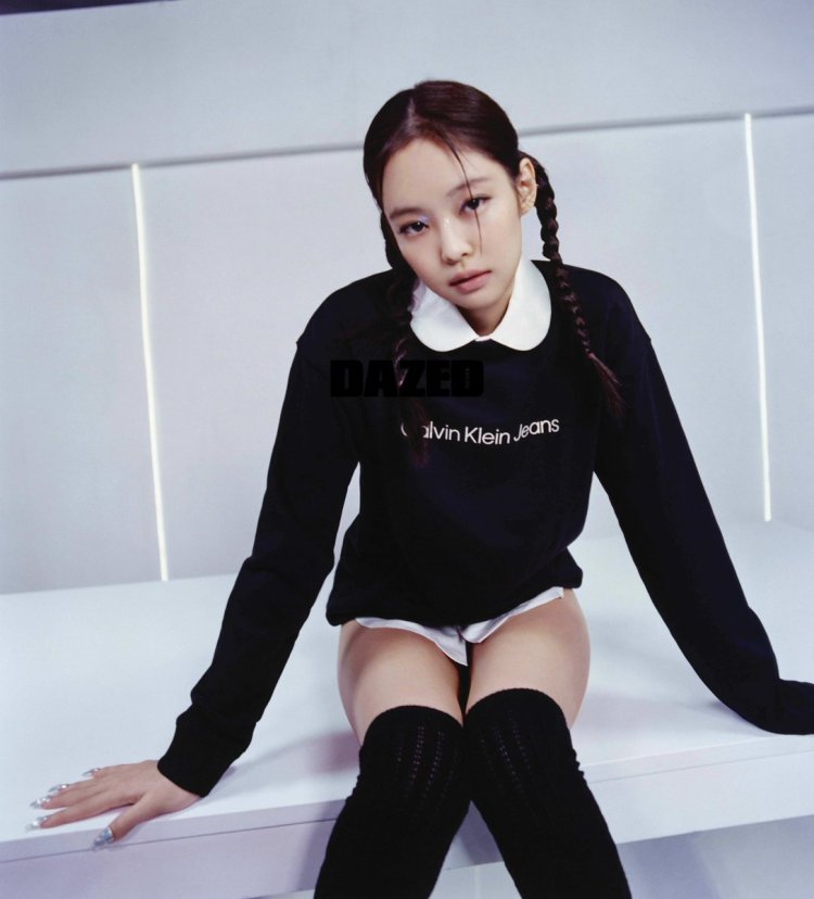 Photo Jennie Blackpink near the car