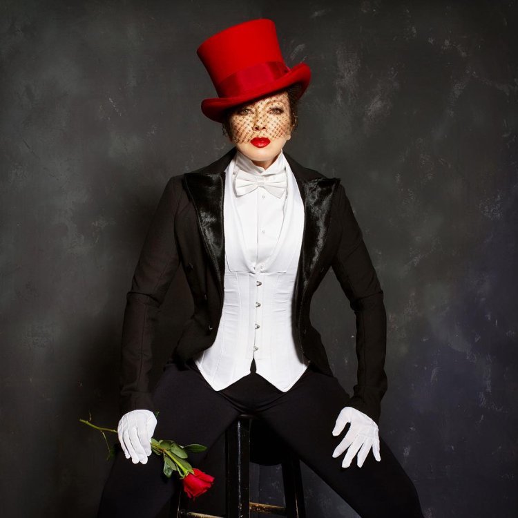 Traci Ruiz Autograph