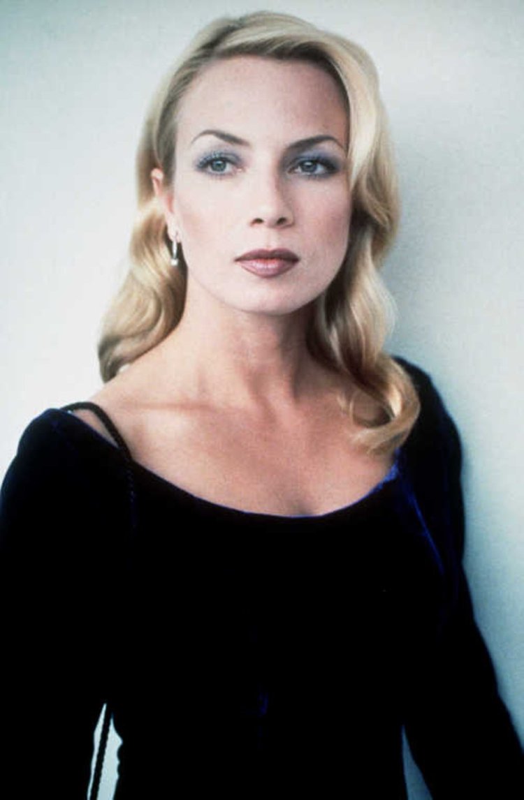 Tracy Licks in Youth