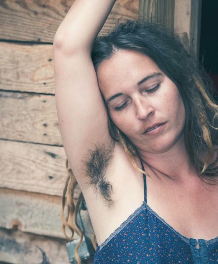 Women with shaggy armpits