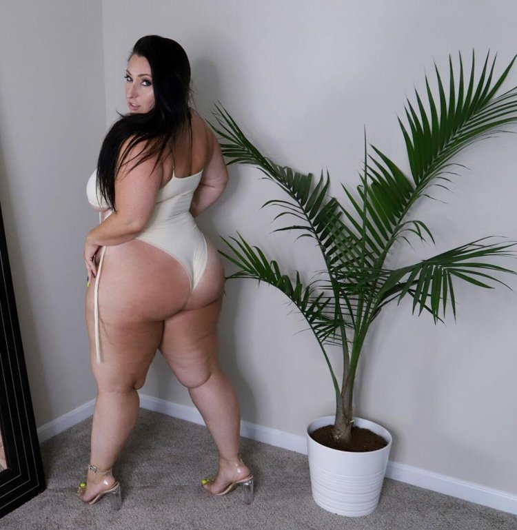 Amber Nova Kurves Pornography