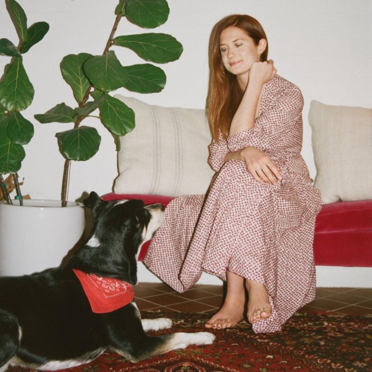 Bonnie Wright in Pantyhose