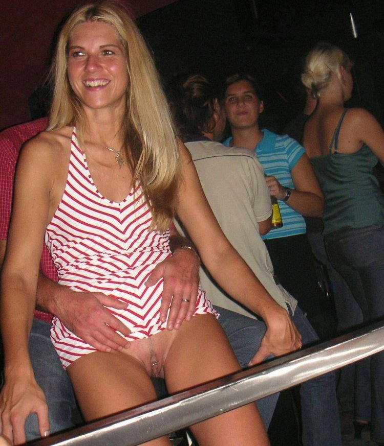 The girl accidentally lit pussy