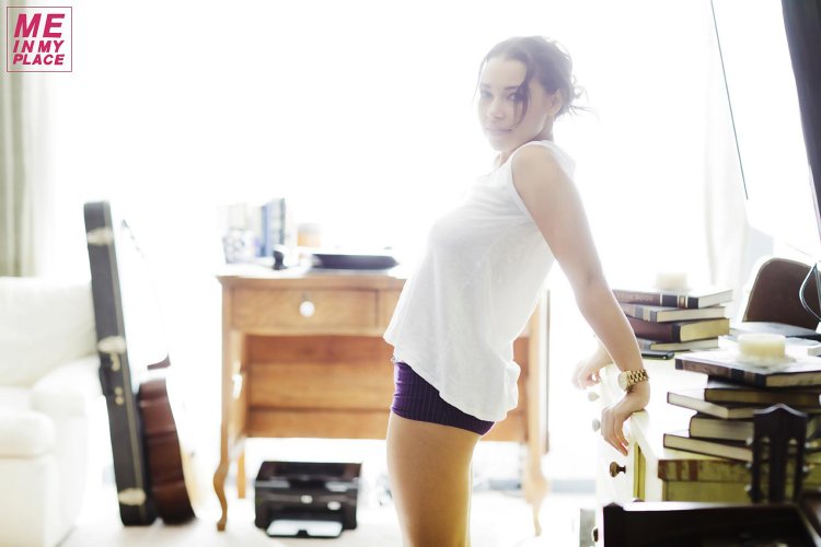 Jessica Parker Kennedy short skirt