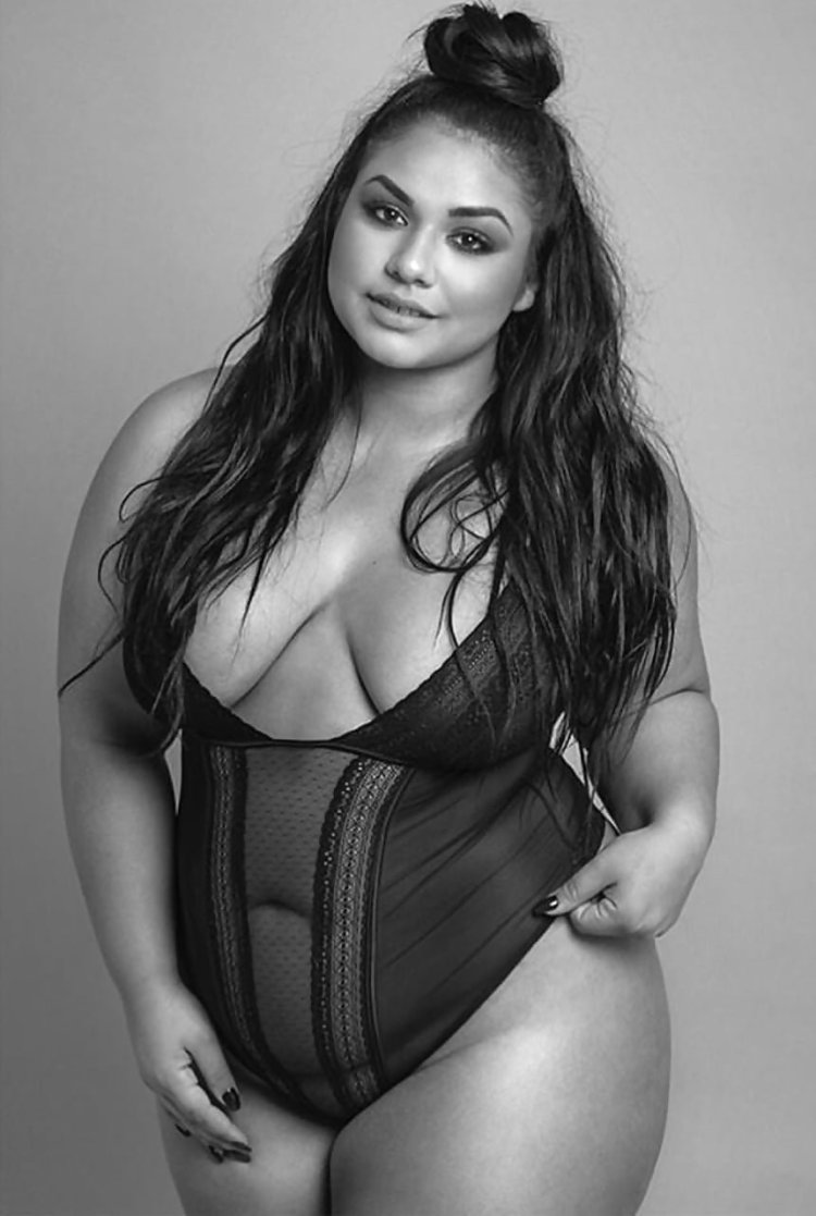 Stefania Ferrario plus saz