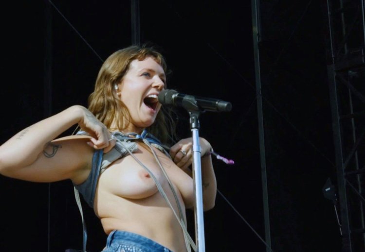 The singer showed boobs