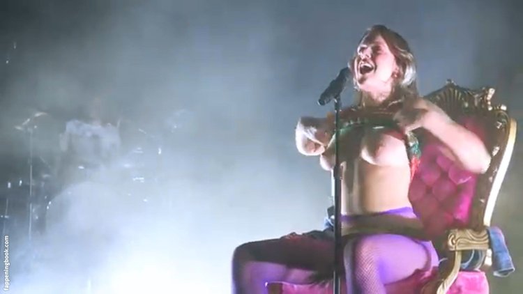 Tove Lo Flaches The Crowd Her Bare Breasts