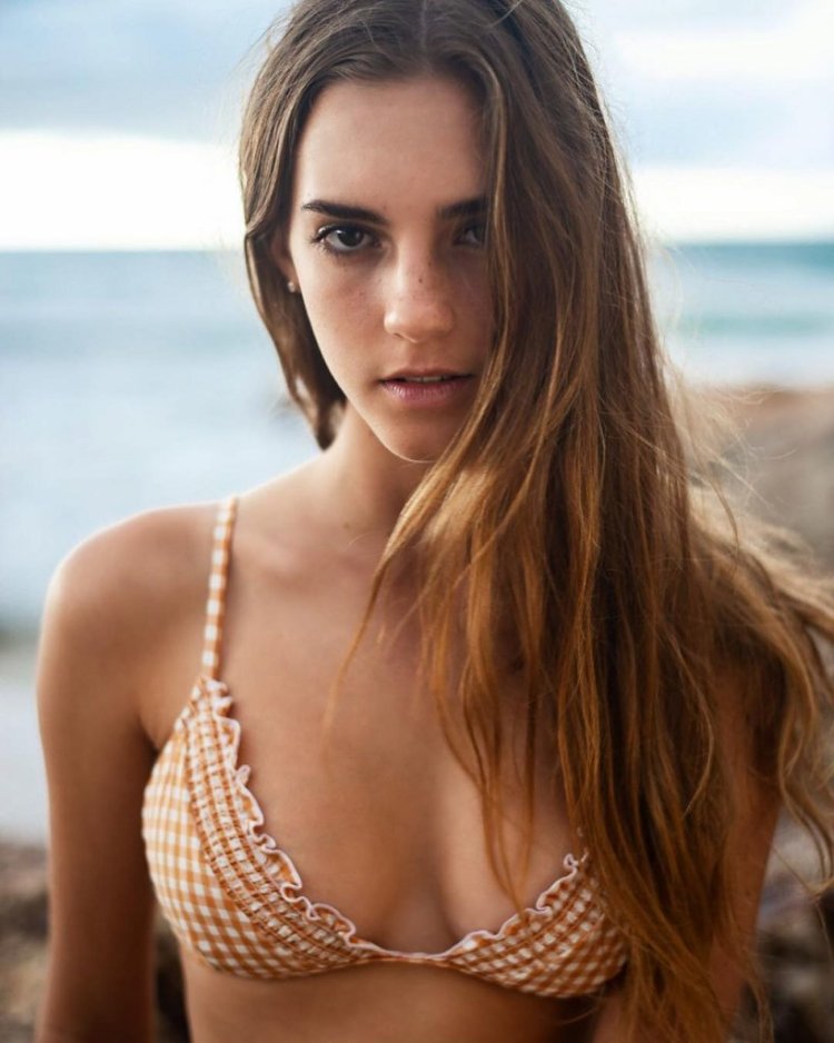 Emily Feld model