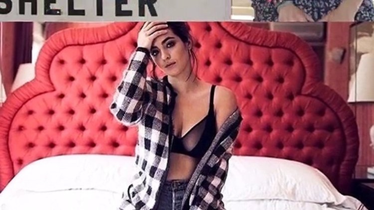 Alanna Masterson breasts