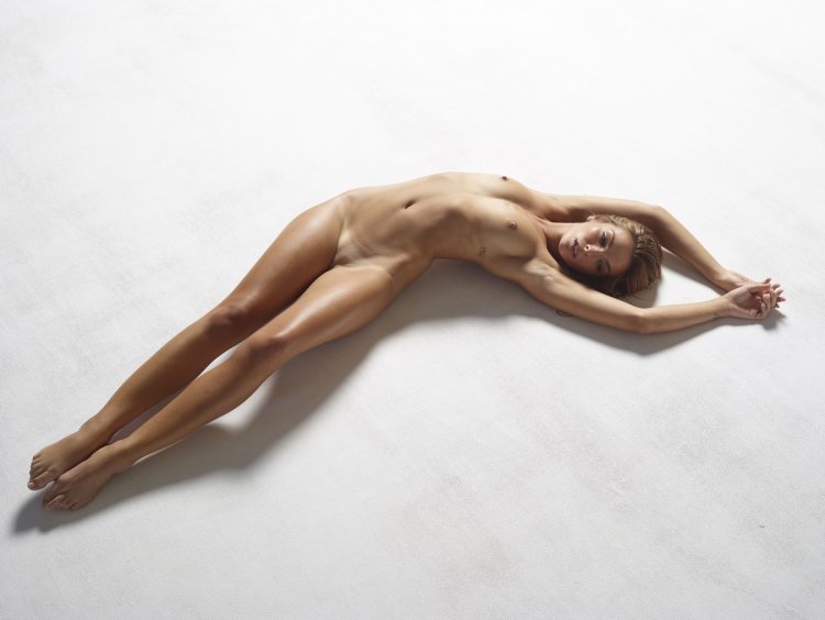 Naked Amber Jin Rowen