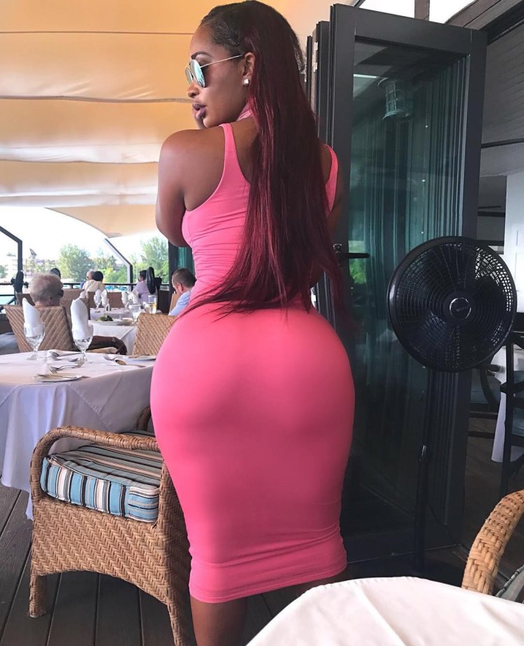 Jailyne Ochoa in jeans