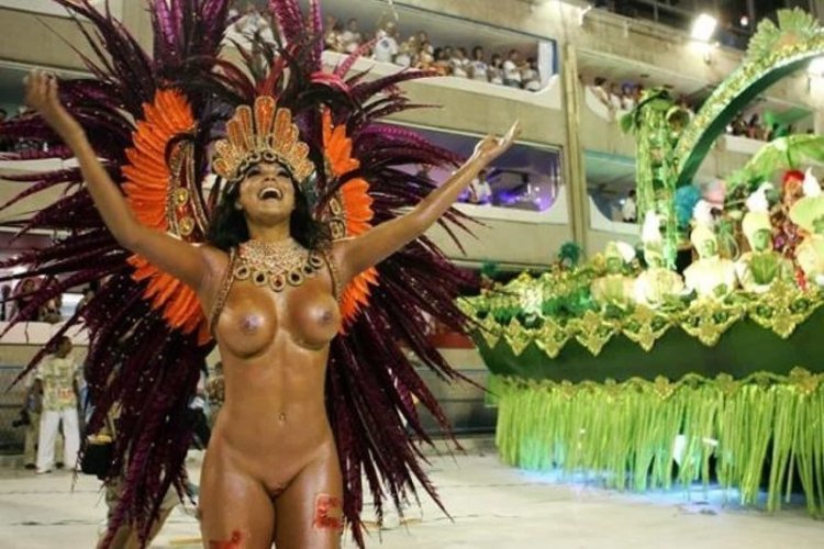 Fuck on the Brazilian carnival