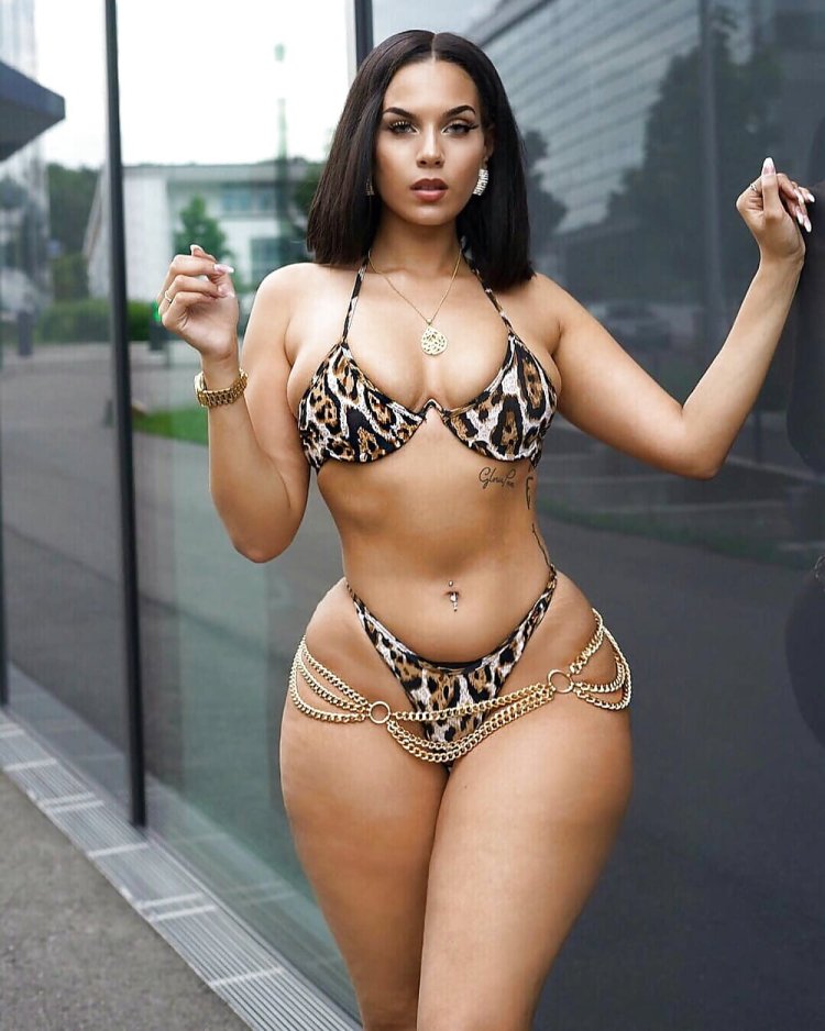 Beautiful naked women in the body