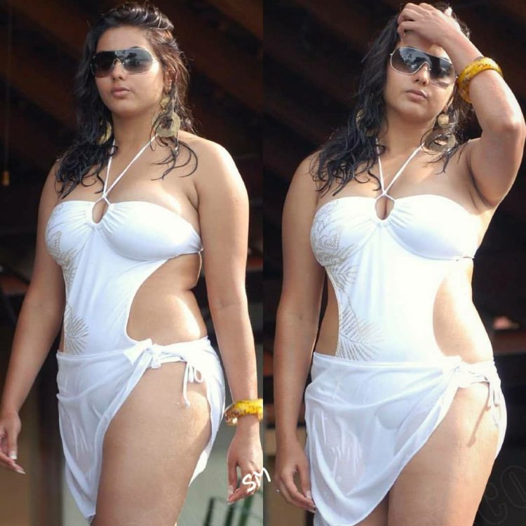 Namitha kapoor in underwear