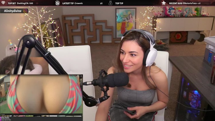 Beautiful naked streamers