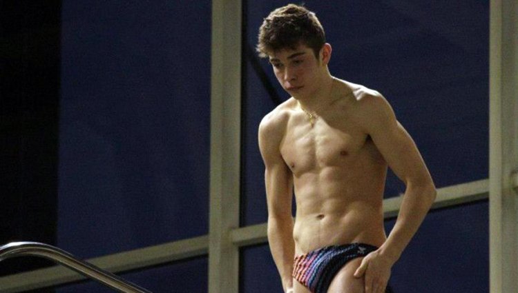 Vladimir barbu jumping in water