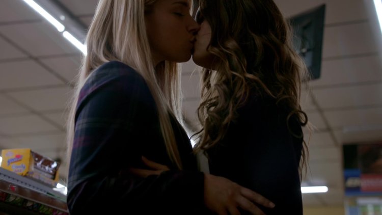 Mary Luizu and Nora Vampire Diaries