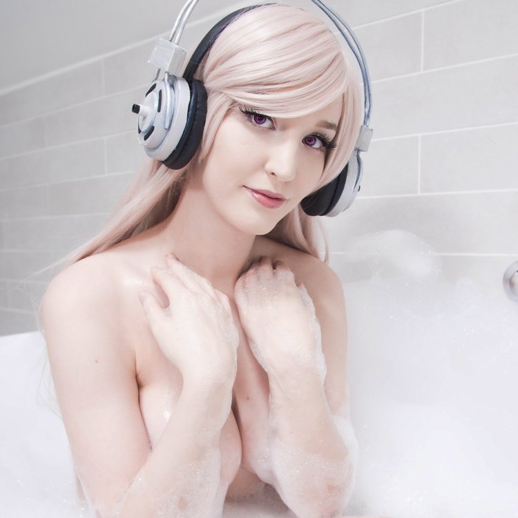 Artist: Van Lin (Wlop)