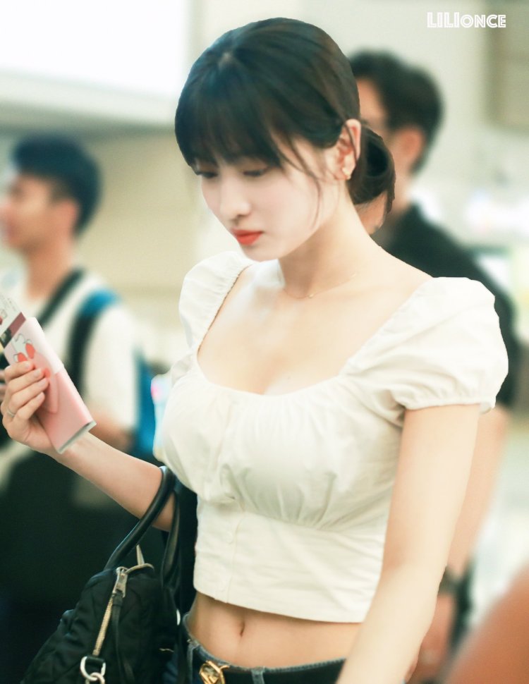 Momo from Twice and Her Sister