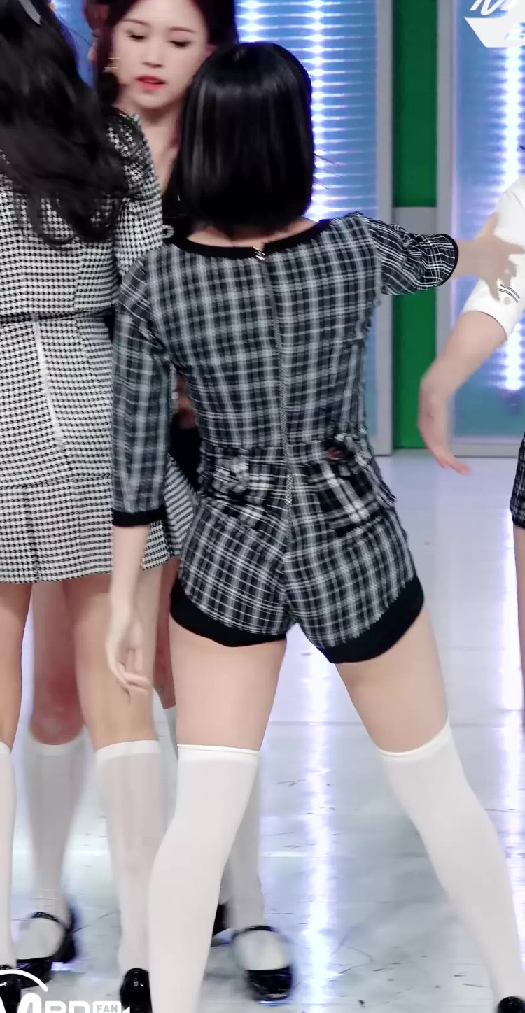 Momo from Twice Hit the Stage