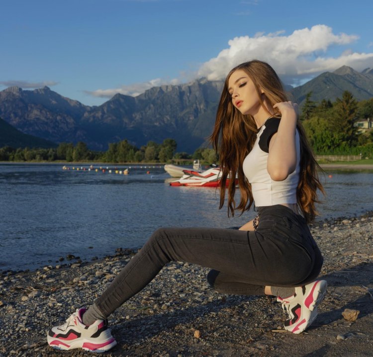 Lauren Philips Foot fetish