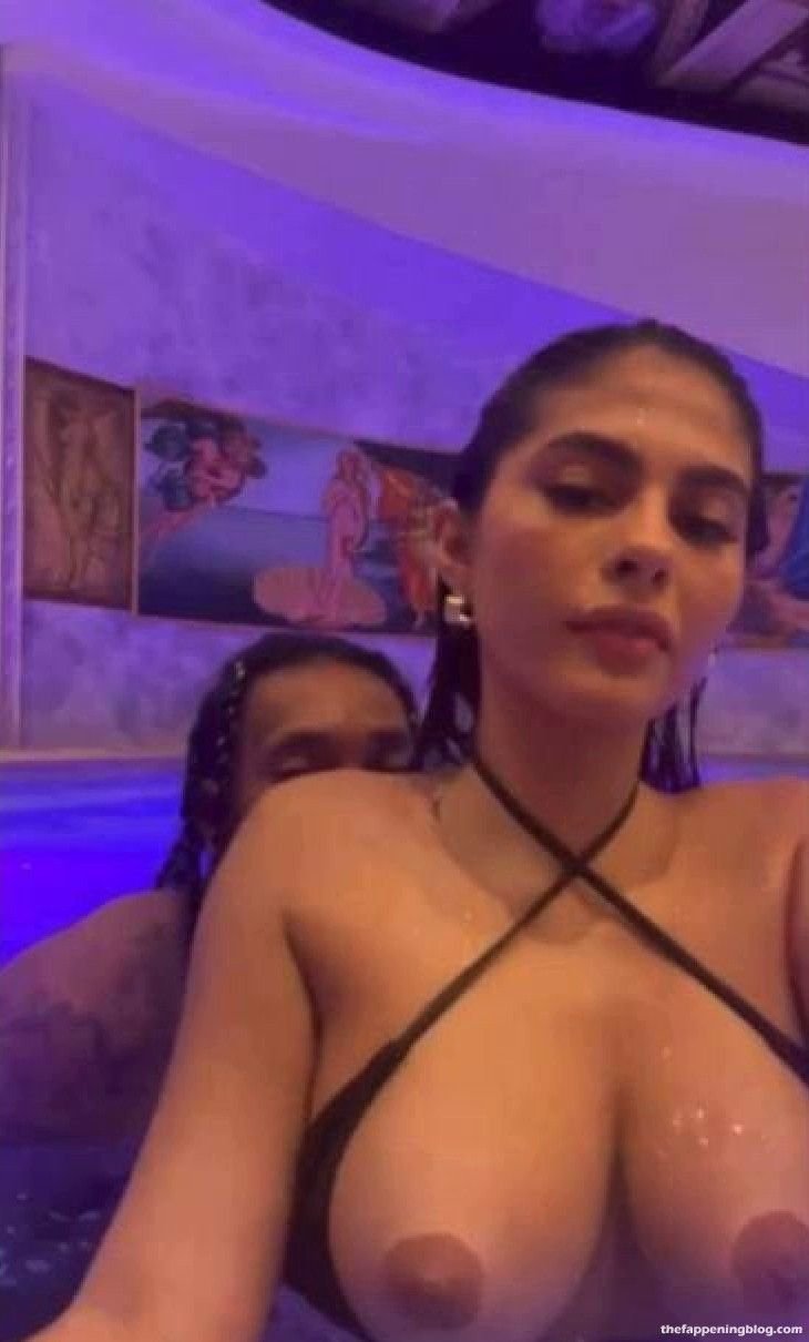 Amanda Trivizas Tits