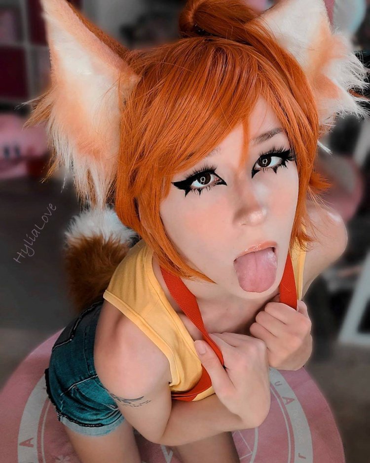 Cosplay on a red -haired guy with ears