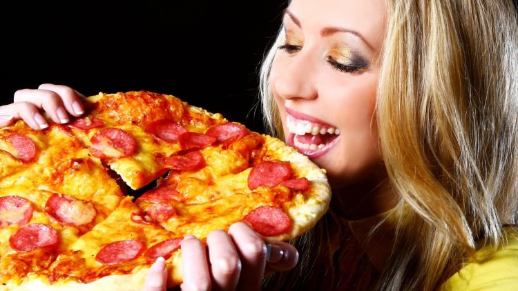 Girl with pizza