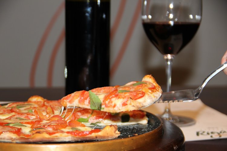 Pizza E Vinho