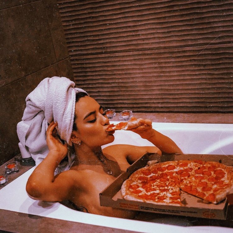 Photo session with pizza in the studio