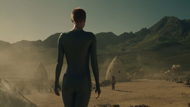 Amanda Collins Topless