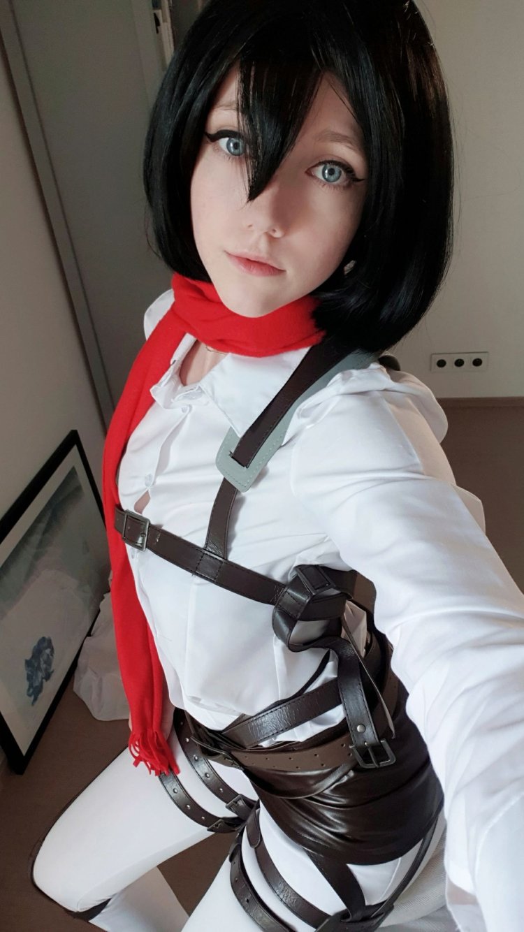 Mikasa Ackerman cosplay naked