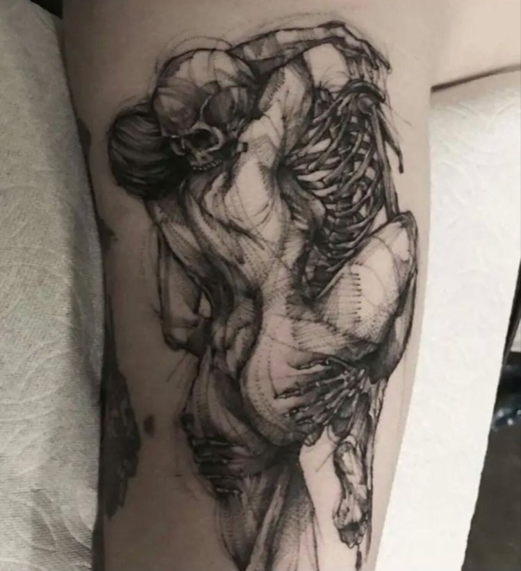 Tattoos with the image of naked women