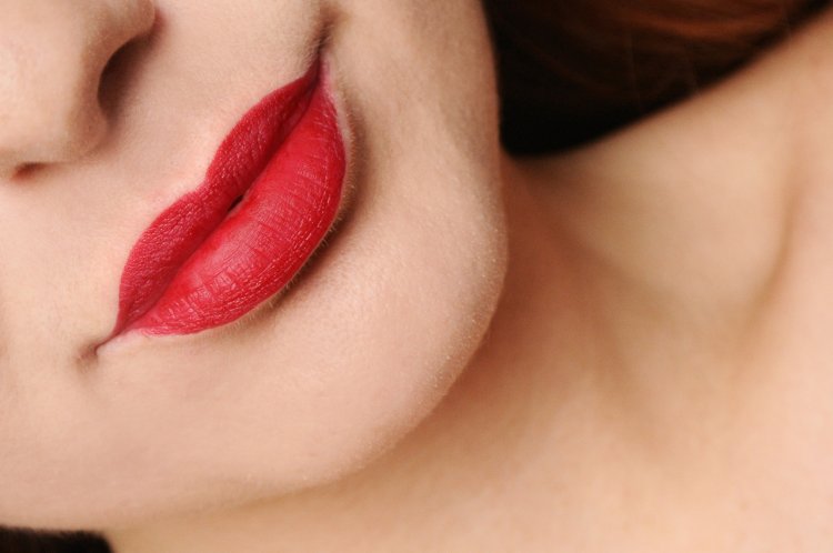 Chanel Rouge Allure 824 Berry