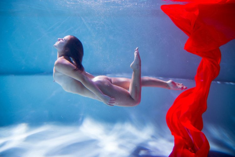 Erotic photo shoot in water