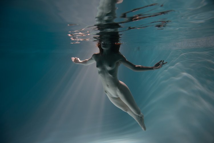 CAITLIN CLARKE Nude Body Underwater Dragonslayer