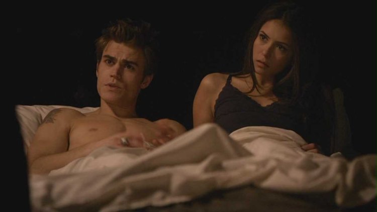Vampire Diaries Damon and Elena beds