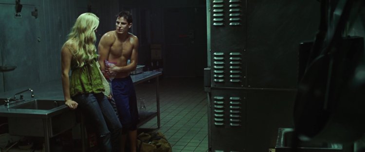 Amber Herd and Sean Faris in the film never give up