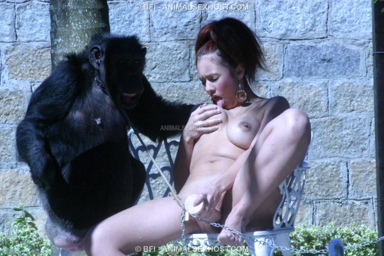 Woman fucks with a monkey